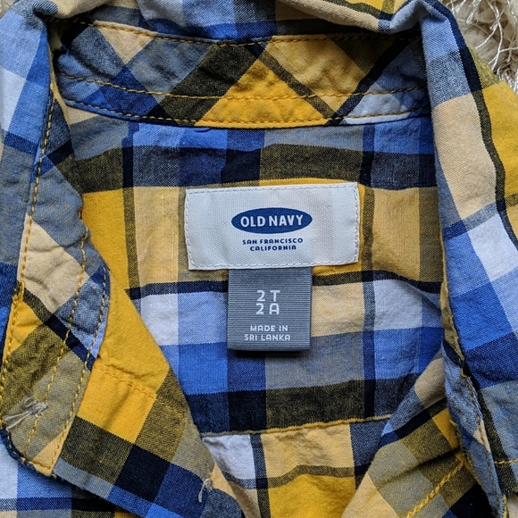 Checkered ButtonDown boys shirt 2T Good condition - Picture 2 of 5